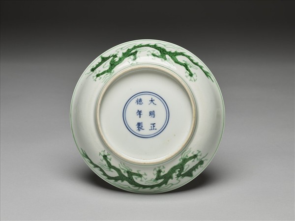 綠彩雲龍紋盤