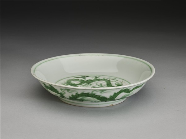 綠彩雲龍紋盤