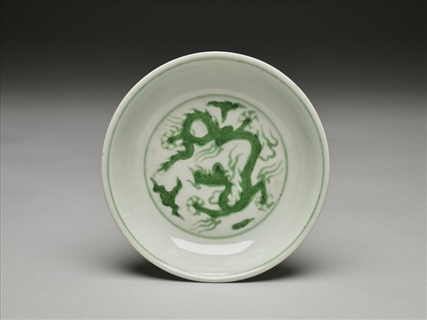 綠彩雲龍紋盤