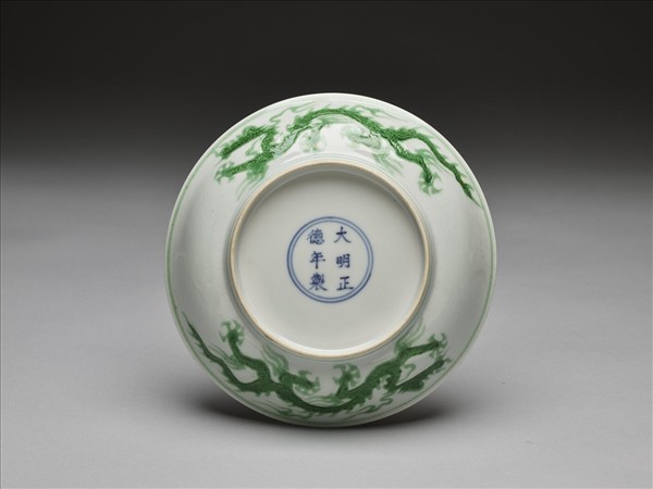 綠彩雲龍紋盤