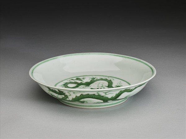 綠彩雲龍紋盤