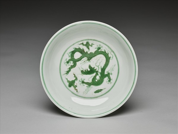 綠彩雲龍紋盤