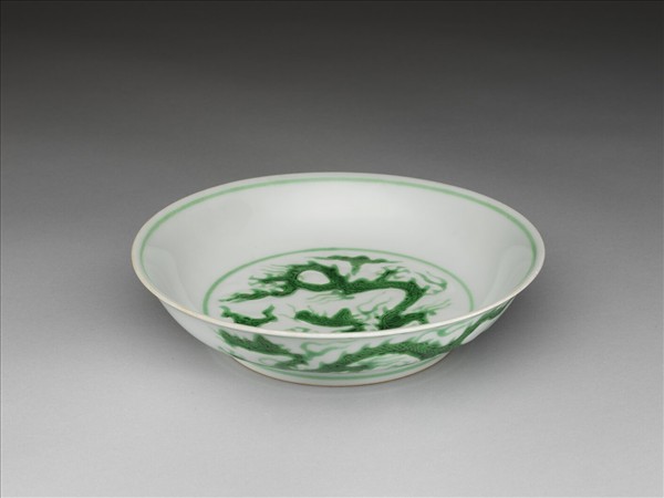 綠彩雲龍紋盤