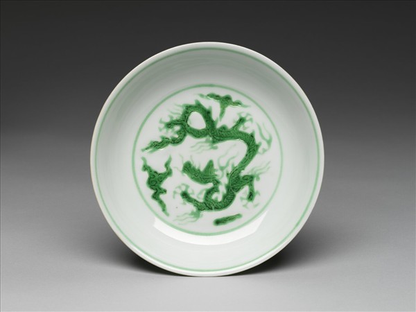 綠彩雲龍紋盤