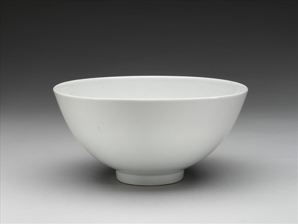 甜白釉四季花卉紋碗