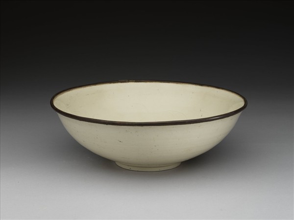 定窯 白瓷劃花蓮花紋碗