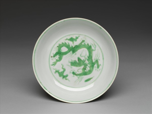 綠彩雲龍紋盤