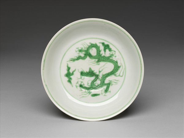 綠彩雲龍紋盤