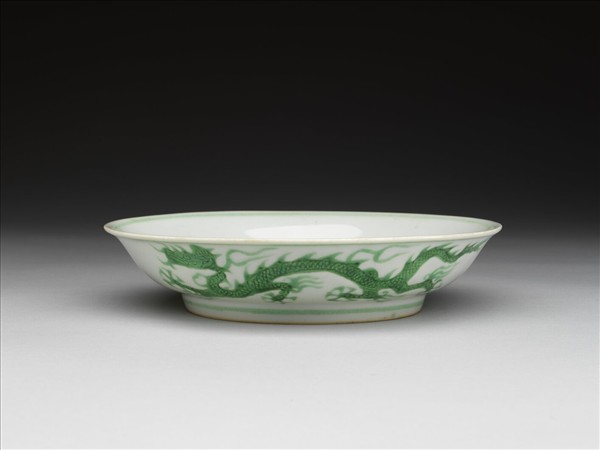 綠彩雲龍紋盤