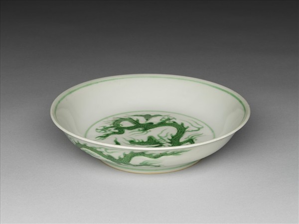 綠彩雲龍紋盤