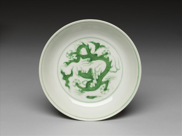 綠彩雲龍紋盤