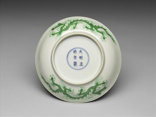 綠彩雲龍紋盤