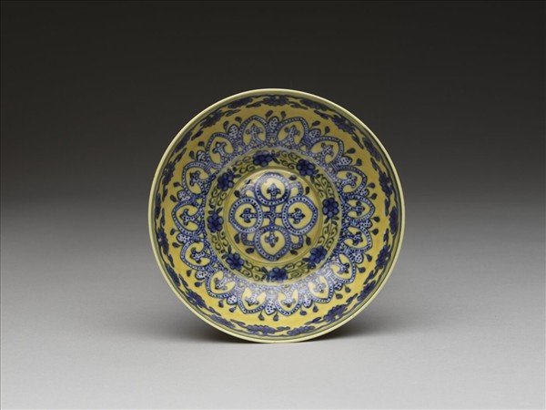 黃釉青花花果紋碗