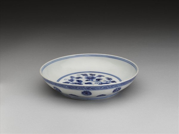 青花團花菊紋盤