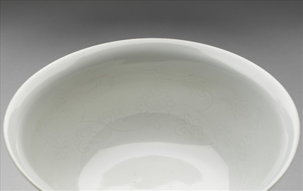 釉裡紅三果紋高足碗