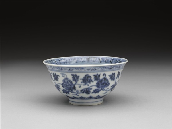 青花牡丹紋碗