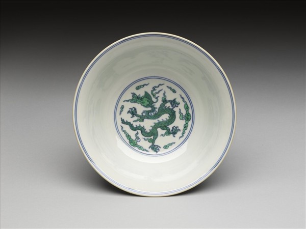 青花綠彩雲龍紋碗