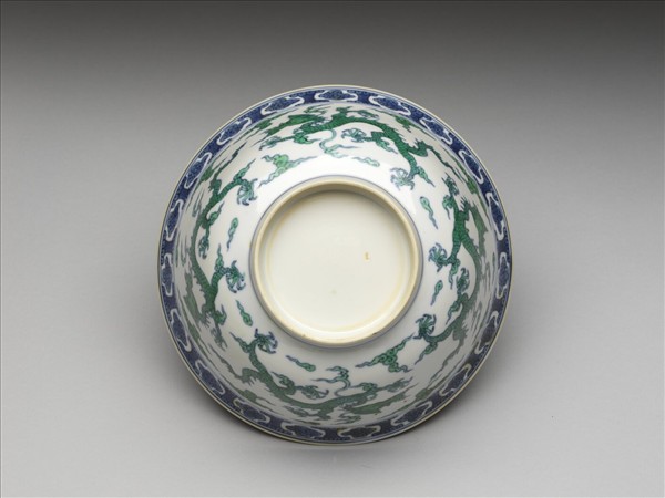 青花綠彩雲龍紋碗