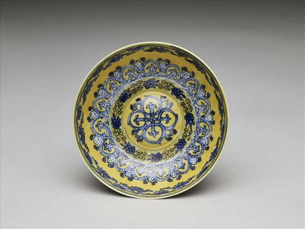 黃釉青花花果紋碗