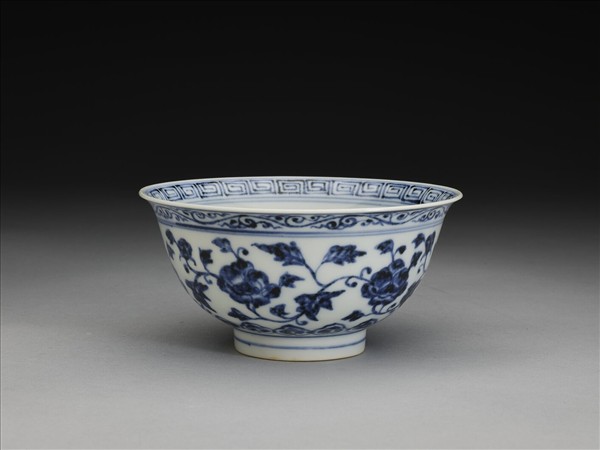 青花牡丹紋碗
