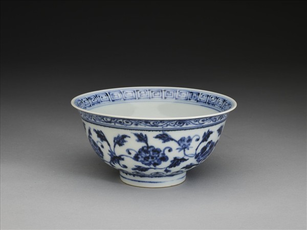 青花牡丹紋碗