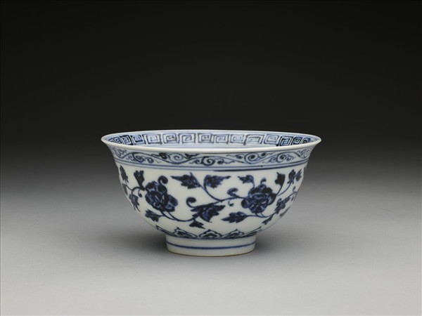 青花牡丹紋碗