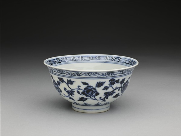 青花牡丹紋碗