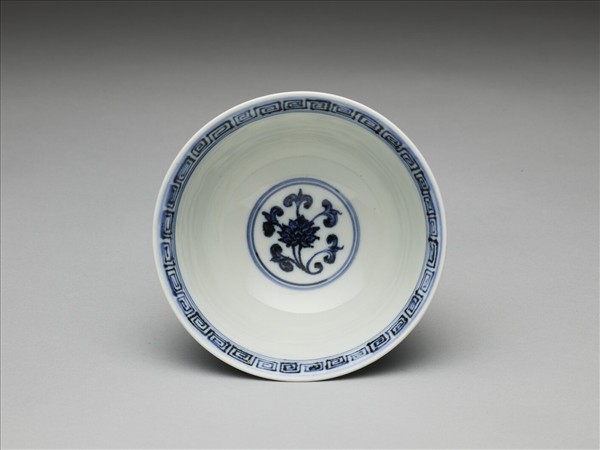 青花牡丹紋碗