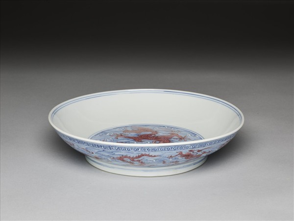 青花釉裡紅波濤龍紋盤