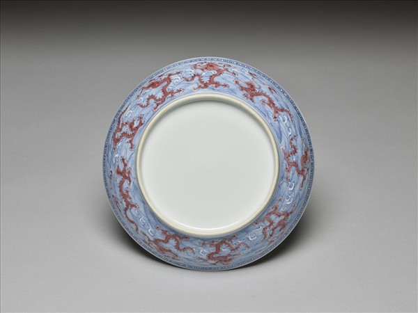 青花釉裡紅波濤龍紋盤
