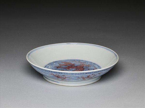 青花釉裡紅波濤龍紋盤