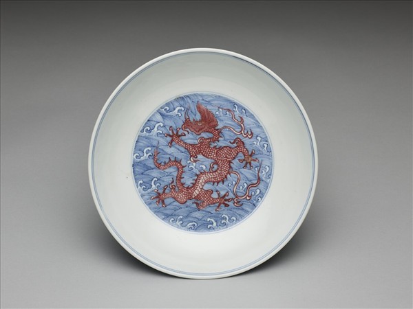 青花釉裡紅波濤龍紋盤