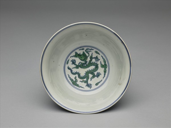 青花綠彩雲龍紋碗