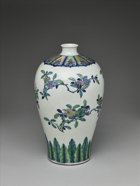 鬥彩花果紋梅瓶