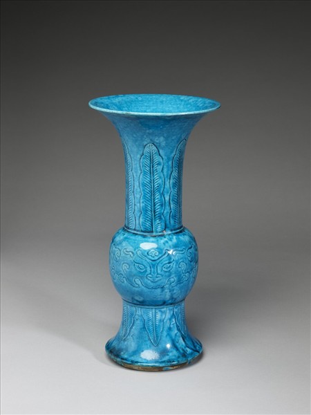 孔雀綠釉蕉葉夔龍紋觚