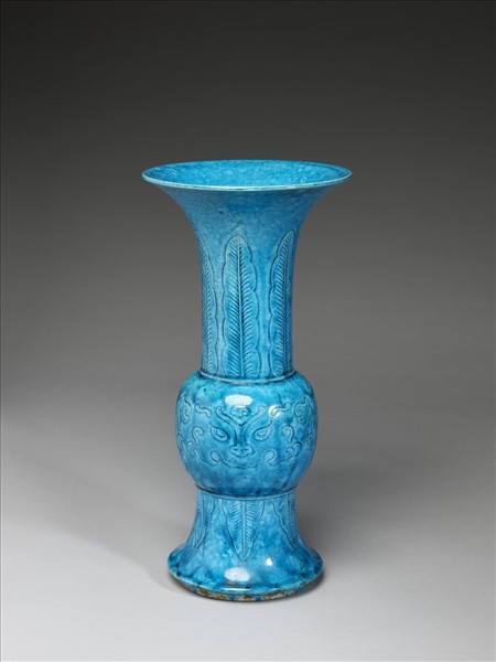 孔雀綠釉蕉葉夔龍紋觚