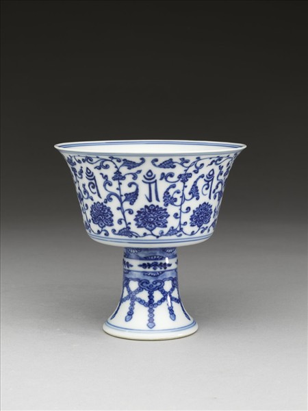 青花番蓮梵文高足杯