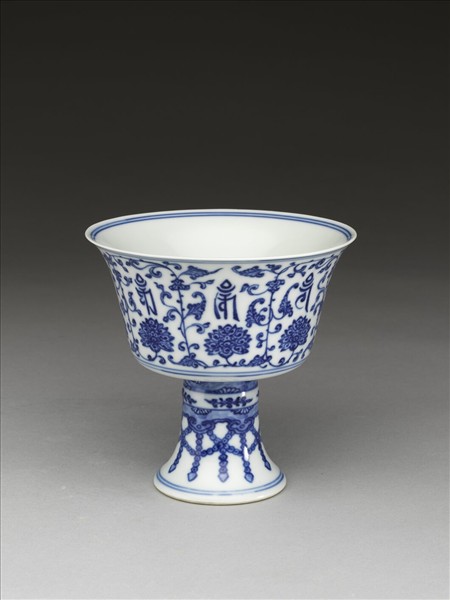 青花番蓮梵文高足杯