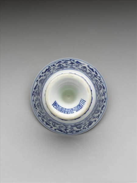 青花番蓮梵文高足杯