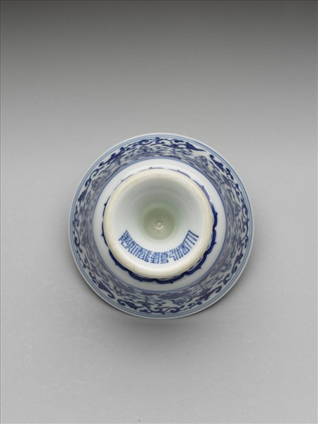 青花番蓮梵文高足杯