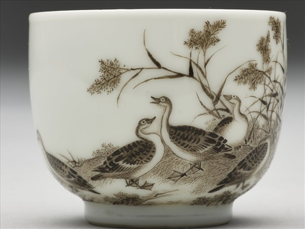 琺瑯彩赭墨蘆雁酒鍾