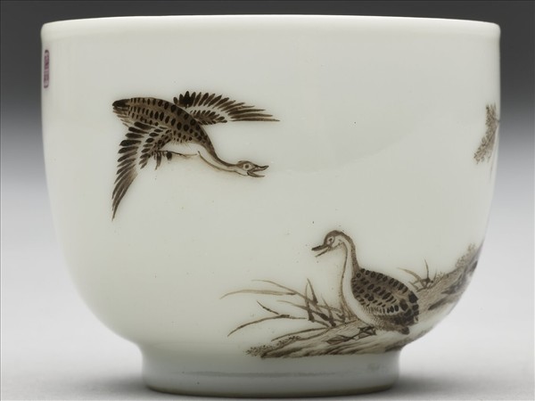 琺瑯彩赭墨蘆雁酒鍾