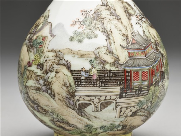 琺瑯彩山水樓閣膽瓶