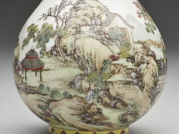 琺瑯彩山水樓閣膽瓶