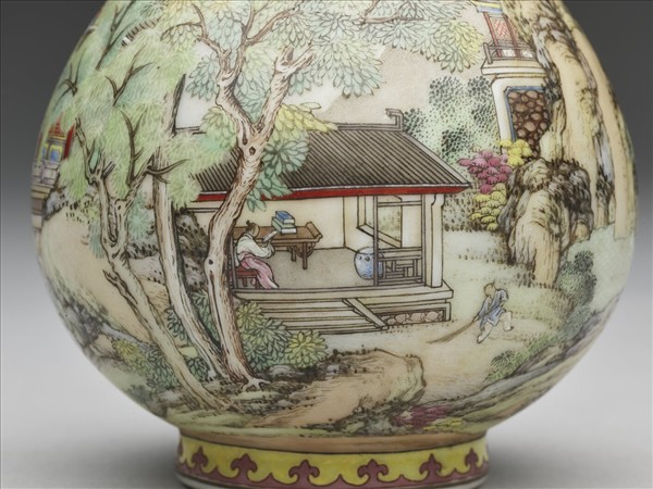 琺瑯彩山水樓閣膽瓶