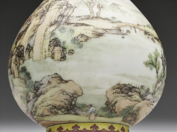 琺瑯彩山水樓閣膽瓶