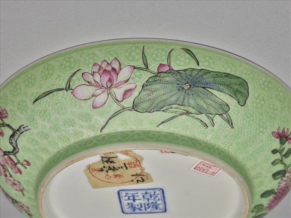 琺瑯彩綠地剔花四季花卉碟