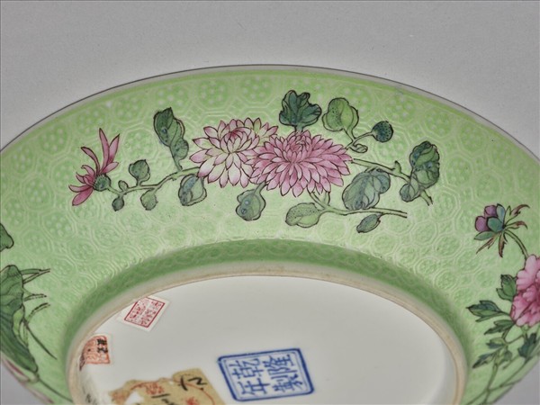 琺瑯彩綠地剔花四季花卉碟