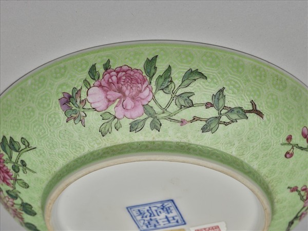琺瑯彩綠地剔花四季花卉碟