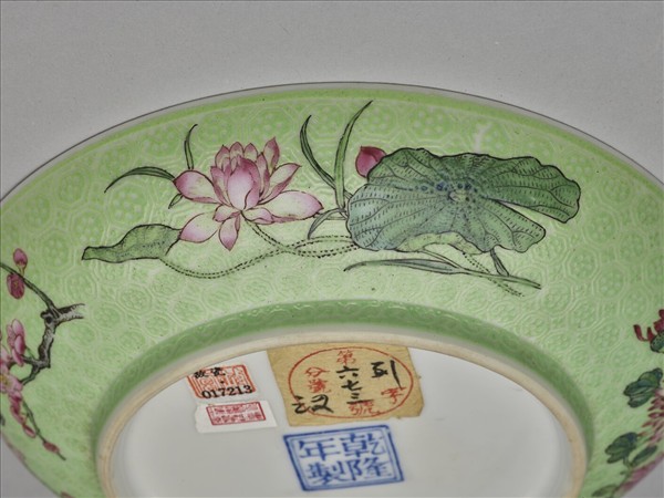 琺瑯彩綠地剔花四季花卉碟